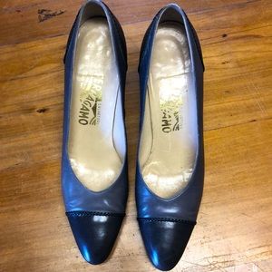 Vintage Salvatore Farrragamo Two Tone Gray Italian Leather Pumps Heels 9AAAAA